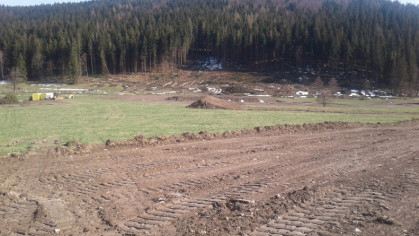 Stavební práce na nejvyšší sypané hrázi suché nádrže v Moravskoslezském kraji začínají