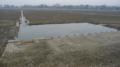 Petrův rybník v Krnově se začal napouštět