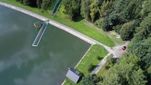 Rekonstrukce vodního díla Baška v současnosti začíná vypuštěním vody z nádrže